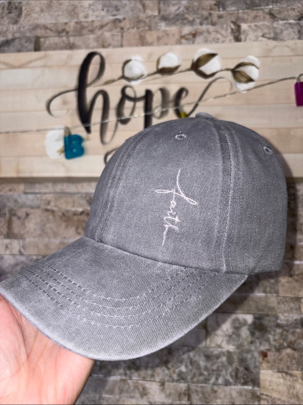 Gray 'Faith' Embroidered Men’s Baseball Cap 🧢